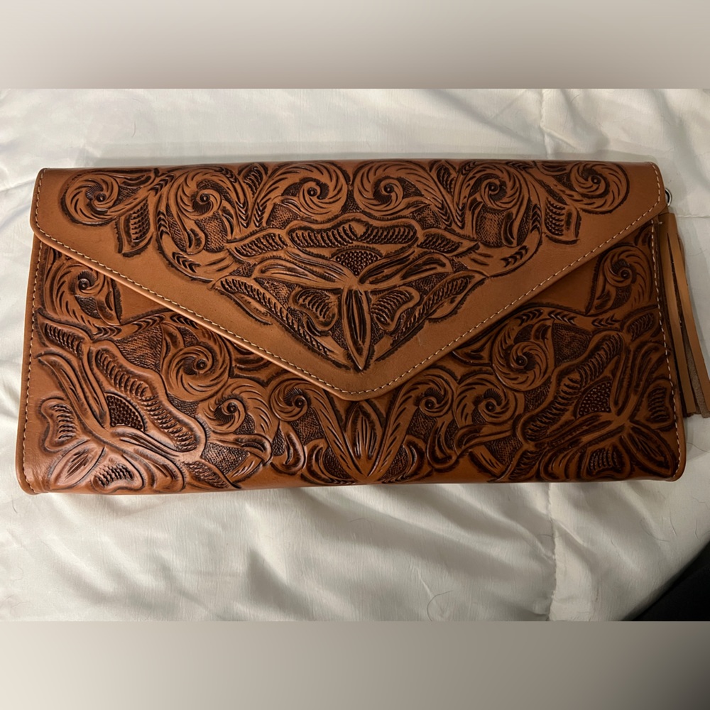 Leather craved envelope purse